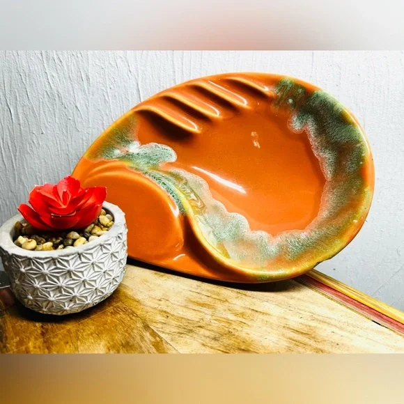 VTG Art Pottery Retro
Cigarette Cigar Ashtray MCM Mid-Century Flow - Picture 1 of 8